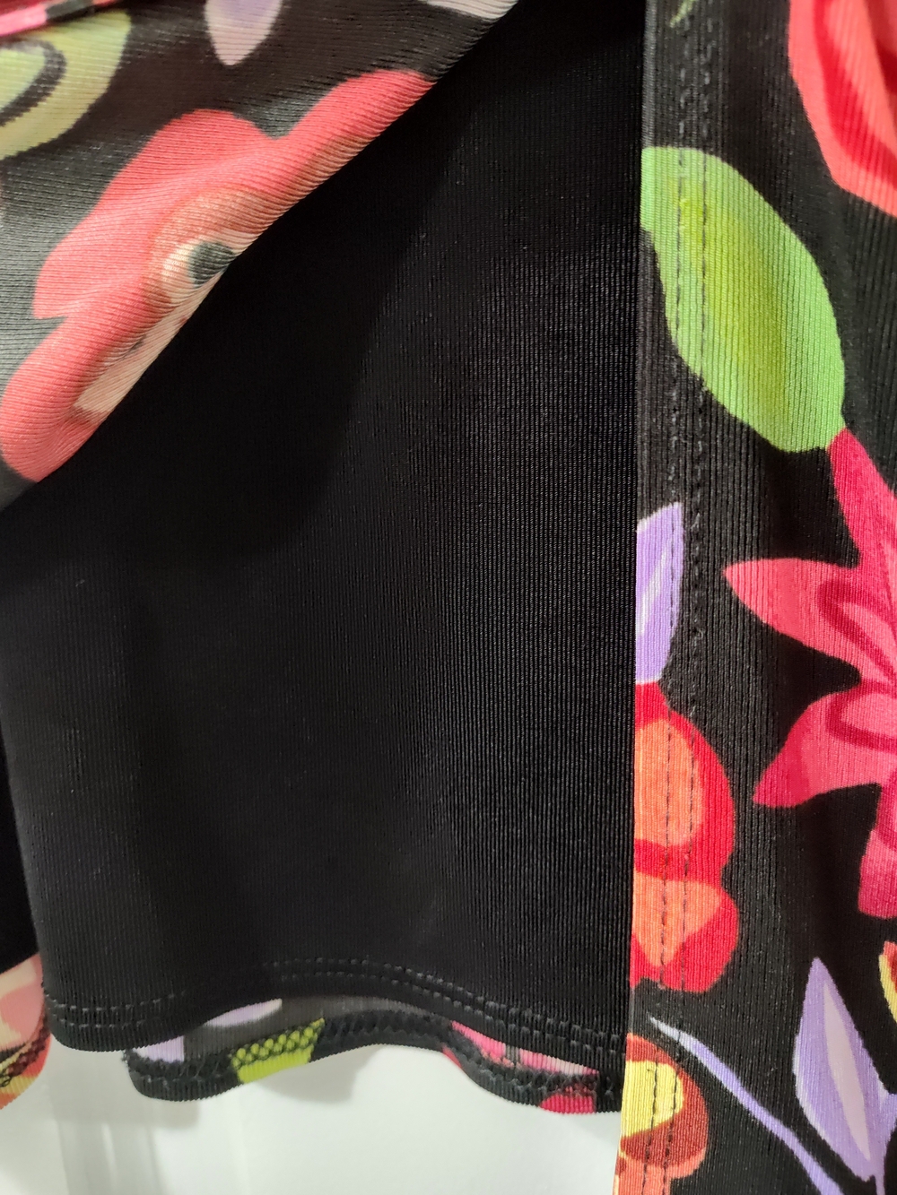 Choices Black Floral V-Neck Tunic with Decorative Brooch Built-in Camisole Vtg - Picture 6 of 14